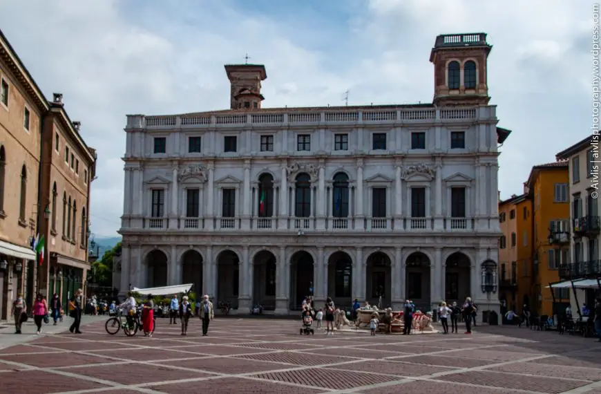 Biblioteca Mai