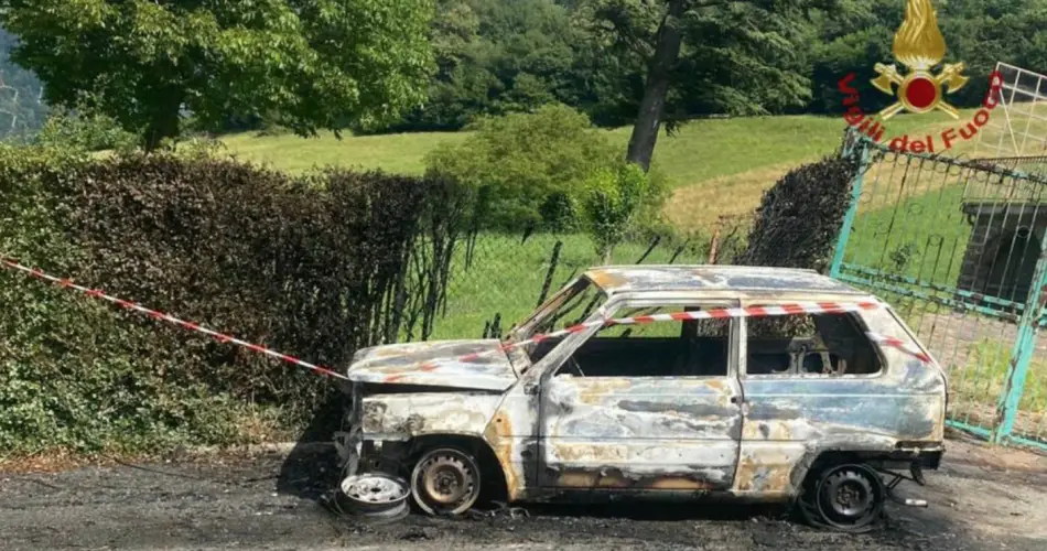 Auto in fiamme Olmo Al Brembo