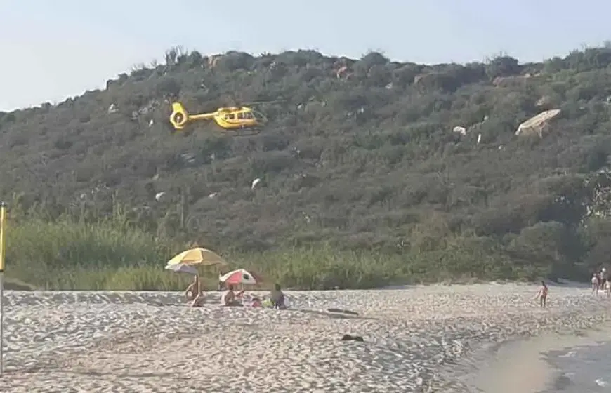 Una dodicenne di Bergamo cade dagli scogli in Sardegna. Un volo di 7 metri