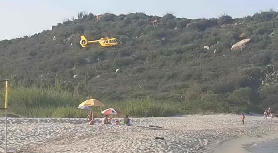 Una dodicenne di Bergamo cade dagli scogli in Sardegna. Un volo di 7 metri