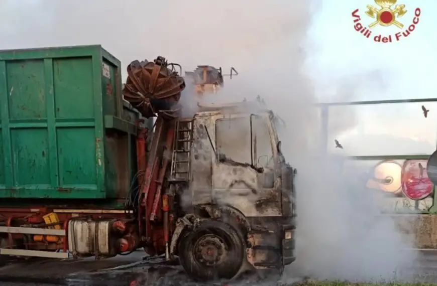 Treviolo: mezzo pesante in fiamme. Salvo l’autista