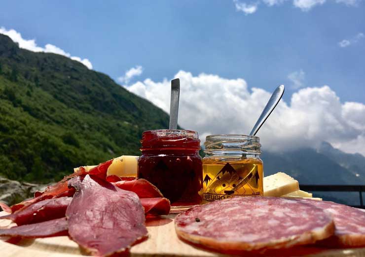 Nuova gestione al rifugio Longo con cucina a Km 0