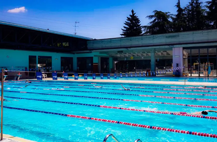 Il “drammatico” cartello dell’Aquadream di Alzano Lombardo diventato virale
