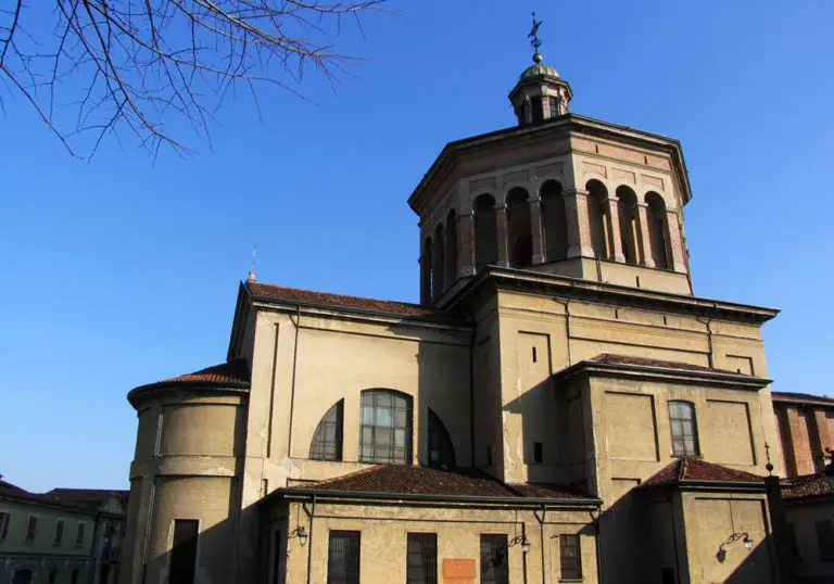 Treviglio: scritte volgari sui muri del Santuario Madonna delle Lacrime. Al vaglio le telecamere per identificare i vandali