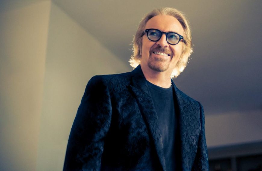 Umberto Tozzi pronto per un tour acustico a dicembre. Niente Bergamo, ma tornerà al Creberg con Raf a maggio 2021