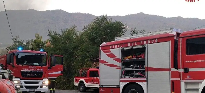 Cisano Bergamasco: intervento dei Vigili del Fuoco in una ditta di riparazioni di barche