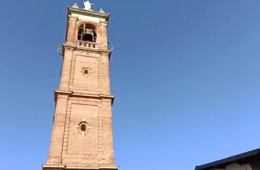Dal campanile di Albegno risuonano i brani dei Pooh: l’omaggio a Stefano d’Orazio commuove il web