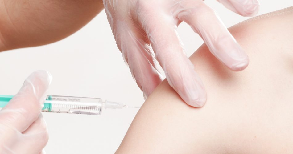 Vaccino vaccinazione vaccini over 80 BergamoAiuta vaccini estremamente fragili 16-49 seconda dose