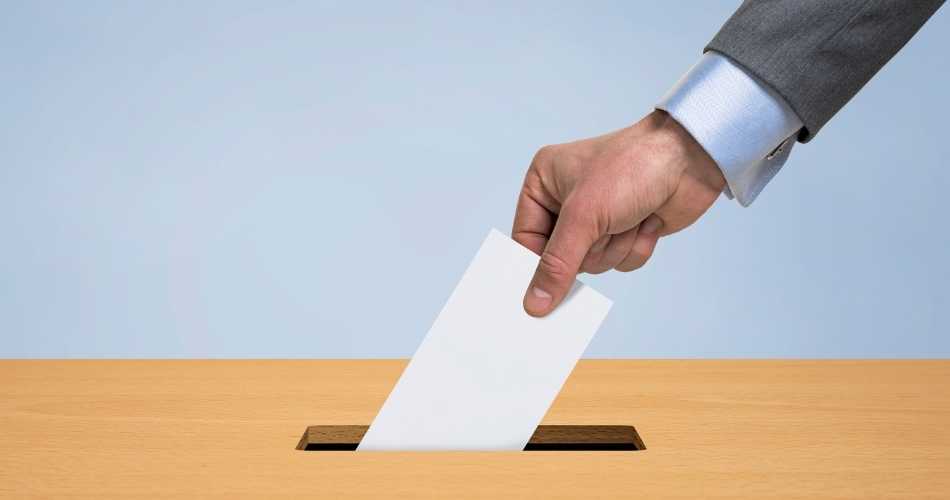 seggi elettorali fuori dalle scuole