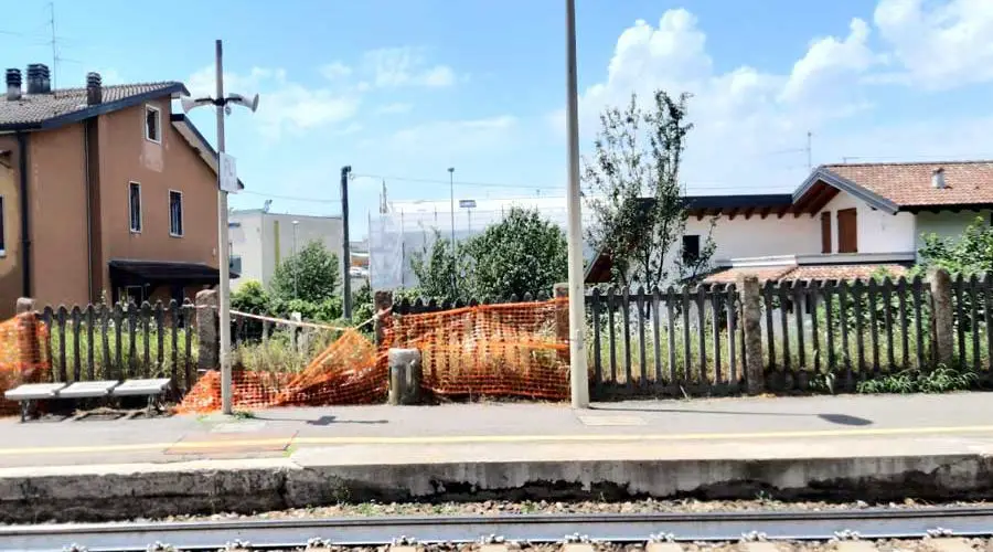 degrado della stazione dei treni di Grumello