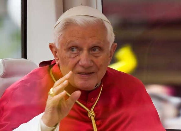 Messaggio del vescovo Beschi per la morte di Papa Benedetto XVI